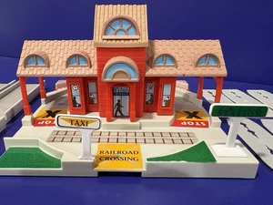 Micro Machines Railroad Central. Lewis Galoob Toys Inc, 1991 - Picture 1 of 13