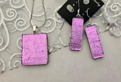 Juego de pendientes y colgantes de vidrio dicroico rosa de vidrio fundido artesanal/nuevo Foto 1 de 3