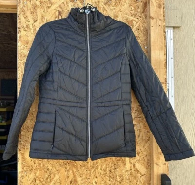 Chaqueta negra acolchada negra Guess para mujer talla pequeña con bolsillos abrigo Foto 1 de 4