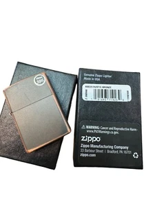 Accendino antivento Zippo Inciso Personalizzato, Bronzo Rustico, 49839, Nuovo In Scatola - Foto 1 di 5