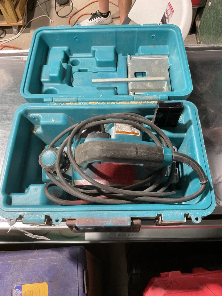 Cepilladora manual eléctrica Makita KP0800 3-1/4” 6,5A funciona muy bien Foto 1 de 1