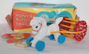Remolque de plástico raro vintage para ponis y sonajeros VMC 150 RD Toysland en caja - Imagen 1 de 12