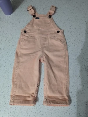 Mono vaquero color melocotón WRANGLER para niñas talla 6-9 meses Foto 1 de 4