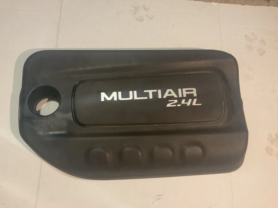 Cubierta del motor Dodge Dart 2.4 2013-2023 2014 2015 2016 2017 2018 2019 Foto 1 de 3