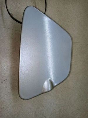 98-03 JAGUAR XJ XJ8 PUERTA DE LLENADO DE COMBUSTIBLE TAPA TAPA DE COMBUSTIBLE PLATA FABRICANTE ORIGINAL USADO PROBADO  Foto 1 de 4