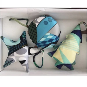 HERMES Petit H Ornament Charm Set Seide bunt 3 einzigartige Designs mit Box gebraucht - Bild 1 von 4