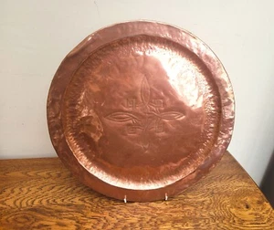 Bandeja Cargador Cobre Estilo Artes y Manualidades Keswick Nudo Celta 35cm - Imagen 1 de 7