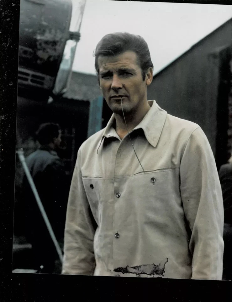 ¡¡SÚPER RARO!! FOTO DE ESCENA 8X10 VINTAGE JOVEN GUAPO SEXY ROGER MOORE "007"!! Foto 1 de 1