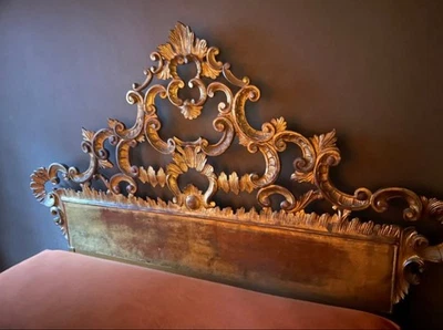 Cabecero Queen de madera dorada italiana estilo rococó glamoroso de los años 60 Foto 1 de 3