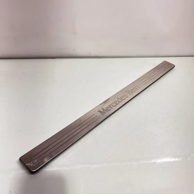 Placa de desgaste de puerta delantera izquierda/derecha Mercedes W204 C300 2008-2012 A2046800135 OEM Foto 1 de 4