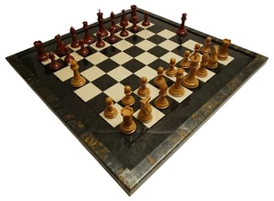 MAGNEFICENT BOARD WITH QUEENS GAMBIT STAUNTON STYLY CHESSMEN SET - Picture 1 of 6