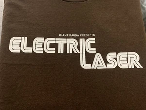 T-shirt promo album laser elettrico panda gigante marrone grande LA hip hop rap rara - Foto 1 di 6