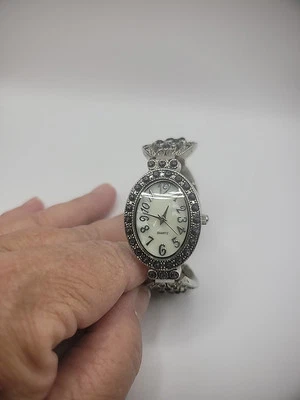 Винтажные серебристого тона манжеты наручные часы женщин черный камень овальный лицо ювелирных изделий - Изображение 1 из 4