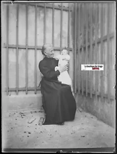 Grand-mère, bébé, Plaque verre photo ancienne, négatif noir & blanc 9x12 cm - Photo 1 sur 2