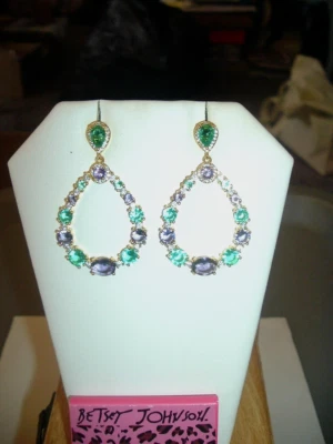 PENDIENTES ABIERTOS COLGANTES MULTICOLORES en forma de pera Betsey Johnson perforados-nuevos con etiquetas Foto 1 de 4