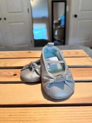 Baby girl серебряный металлический твист бант спереди плоскостях, туфли (0-3 м) * новый без ЯРЛЫКОВ - Изображение 1 из 4