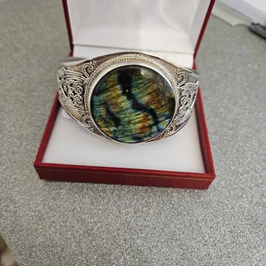 Beautiful Labradorite Brangle in handcrafted Bali Silver - Picture 1 of 4