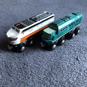 Circo Line Wooden Railway Diesel Locomotives Train Engines - Lot of 2 - Picture 1 of 8