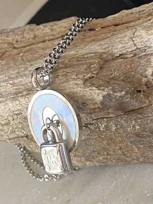 Collar MK tono plata bloqueo mop Foto 1 de 4