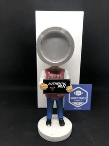 Chicago Bulls autentico fan 2019 RARO Bobblehead SGA ~ nuovo con scatola ~ spedizione gratuita - Foto 1 di 8
