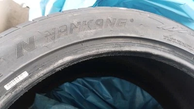 Gomme Auto 265/45zr21 Al..70% - Immagine 1 di 3