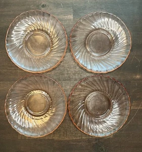 4 Vintage Arcoroc Rosaline Rosa Wirbel Untertassen Frankreich Glaswaren - 5,25" - Bild 1 von 4