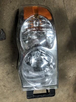 2002-2005 DODGE RAM 1500-3500 RIGHT SIDE HEADLIGHT - Image 1 of 4