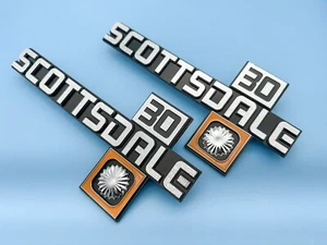 Front Fender "Scottsdale 30" Emblem Set 1981-1987 Chevy Pickup Trucks - Bild 1 von 5