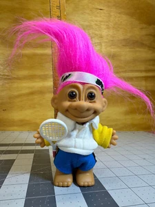 Jugador de Tenis RUSS TROLL con Raqueta Pelo Rosa Ojos Marrones De Colección - Imagen 1 de 6