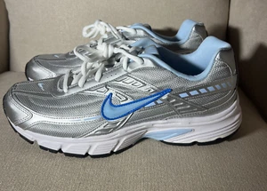 Nuevo Nike Initiator Metálico Plateado Azul Hielo Mujer Talla 9 Zapatilla 394053 001 - Imagen 1 de 14