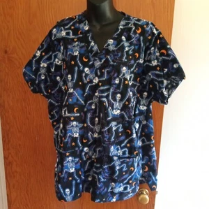 Scrubs Women's Size Large Three Pocket Scary Halloween Top - Picture 1 of 8