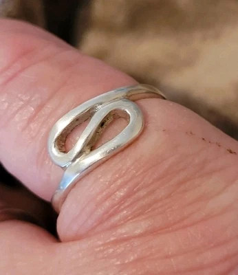 Anillo de plata de ley con doble bucle abierto talla: M1/2 2,0 g Foto 1 de 4