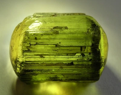 TOURMALINA, VERDE LIMPIO ÁSPERO PARA FACETAS, NIGERIA, ÁFRICA, STOCK ANTIGUO Foto 1 de 4