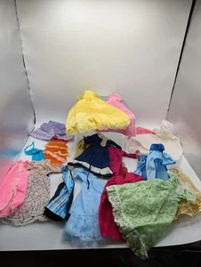 Konvolut Barbie Vintage Nachlass Fund 60er 70er lange Kleider Puppenkleidung 18 Teile  - Bild 1 von 16