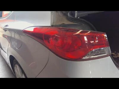 Б/у левый задний фонарь в сборе подходит: 2013 Hyundai Elantra Sdn четверть панели крепления - Изображение 1 из 4