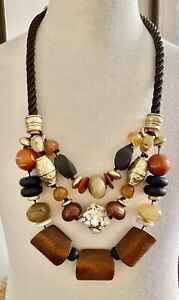 CHICO’S TRIBAL MULTISTRAND BEAD / CORD NECKLACE GOLD TONE STONE WOOD LUCITE