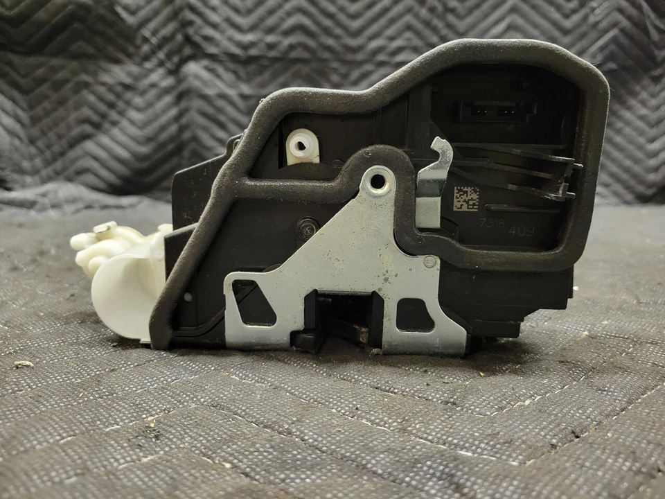 Actuador cerradura puerta delantera izquierda bmw f25/f26 x3 x4 51217318409 Foto 1 de 3