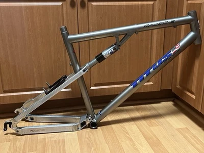 Cuadro Titus Racer X Titanium 26” FSR suspensión completa 20” FOX Air Vanilla años 90 MTB Foto 1 de 4