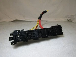 Placa de caja de fusibles relé Vauxhall Vivaro Mk2 2.0 CDTi 7703297572 - Imagen 1 de 4