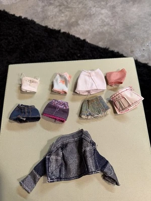 Lote de 9 prendas mixtas Bratz Foto 1 de 4