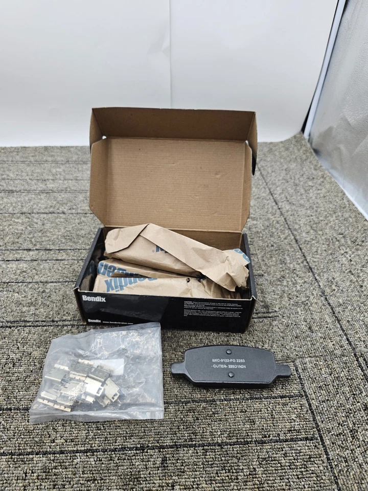 Pastillas de freno de disco traseras de cerámica Bendix SBC2283 STOP para Tesla 3 2017-2024 Foto 1 de 4