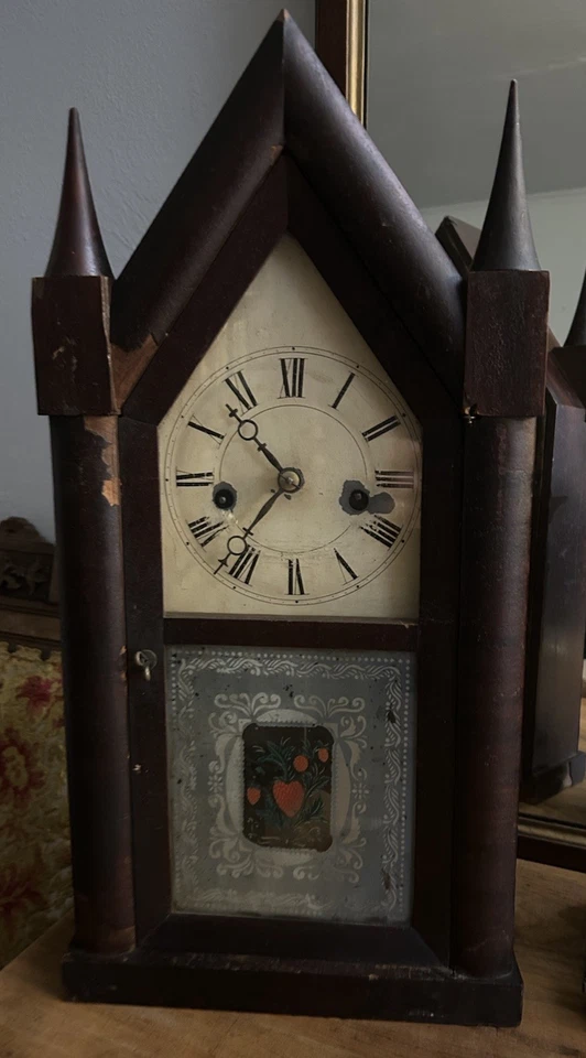 罕见 Elijah Manross Gothic Steeple 时钟手绘草莓大约 1843 年运行 — 第 1/4 张图片