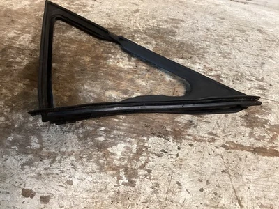 Toyota 1984-1988 camioneta 4 corredores pasajero puerta derecha ventilación ventana sello Foto 1 de 4