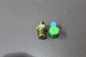 SWAGELOK / CAJON HEX REDUCING BRASS PIPE NIPPLE 1/8" X 3/8" - Picture 1 of 3