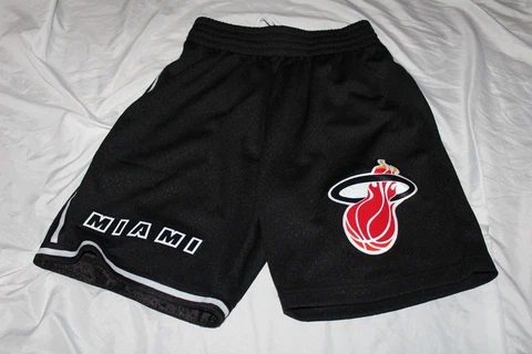Mitchell & Ness Miami Heat 1996 NBA White LOGO Swingman Black Shorts Size Small Cover
