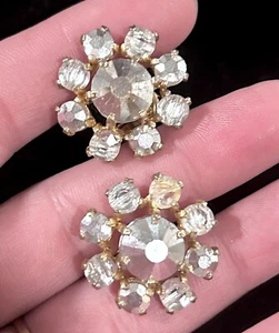 VTG CASTLECLIFF Silver Fumed Crystal RHINESTONE EARRINGS SIGNED Gold Tone  Clip - Picture 1 of 7