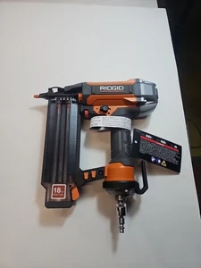 Neumático RIDGID calibre 18 2-1/8 pulgadas Clavadora Brad R213BNF3 (SOLO HERRAMIENTA) NUEVA - Imagen 1 de 9