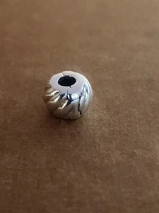 AUTHENTIC PANDORA POLISHED FEATHERED CLIP CHARM #791752 - Picture 1 of 9