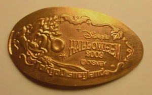 MICKEY MOUSE HALLOWEEN 2009 Souvenir Medal ~ TDL0969 / Tokyo Disneyland - Picture 1 of 1