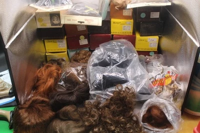 ENORME Lote de 34 Pelucas Muñeca Kemper Monique Varios Tamaños Pelo Rizado Foto 1 de 4